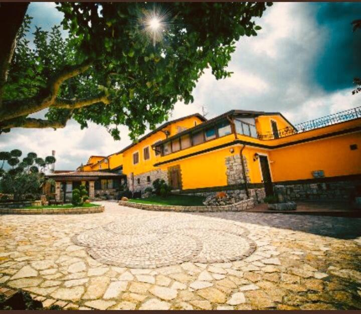 La Vecchia Fattoria Bed & Breakfast Pietrelcina Bagian luar foto